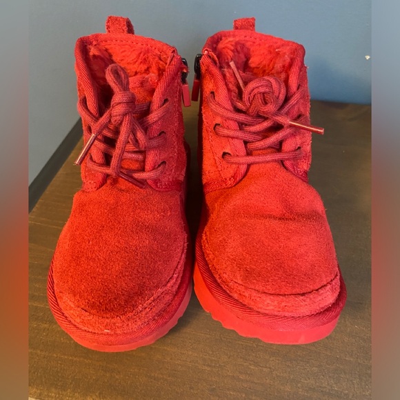 UGG Neumel Suede Lace Up Chukka Boots in Samba Red Size 11 Toddler - Picture 3 of 7